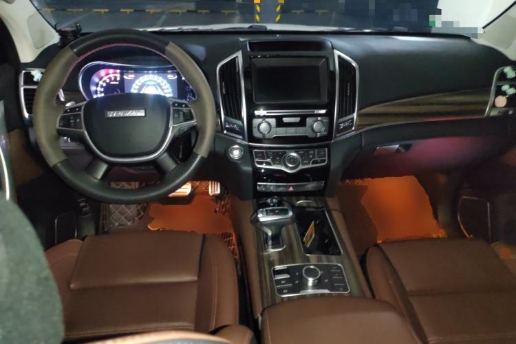Used Haval H9 2017 2.0T Gasoline 4x4 Premium 5-Seater Center Console