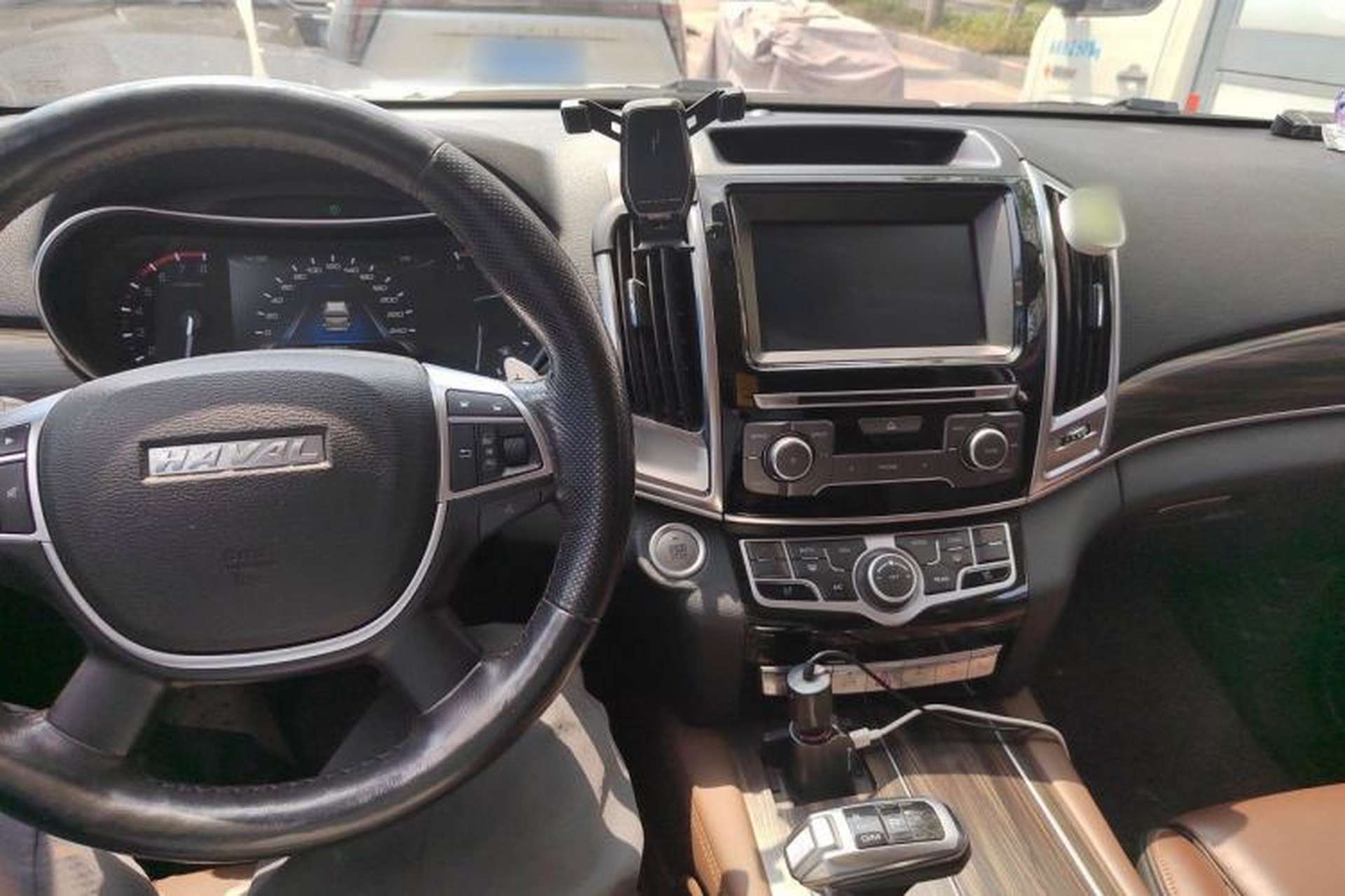 Used Haval H9 2017 2.0T Gasoline 4x4 Prestige Model 7 Seats Center Console