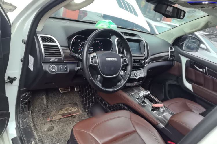 Used Haval H9 2017 2.0T Gasoline 4x4 Luxury 7-Seater Center Console