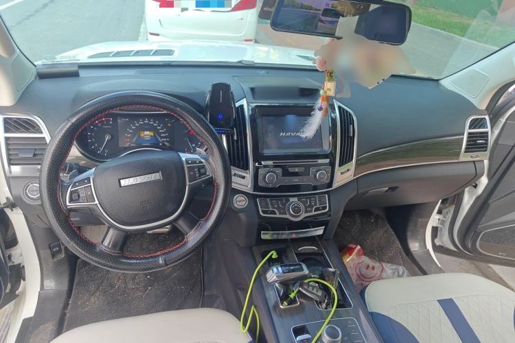 Used Haval H9 2017 2.0T Gasoline 4x4 Luxury 7-Seater Center Console