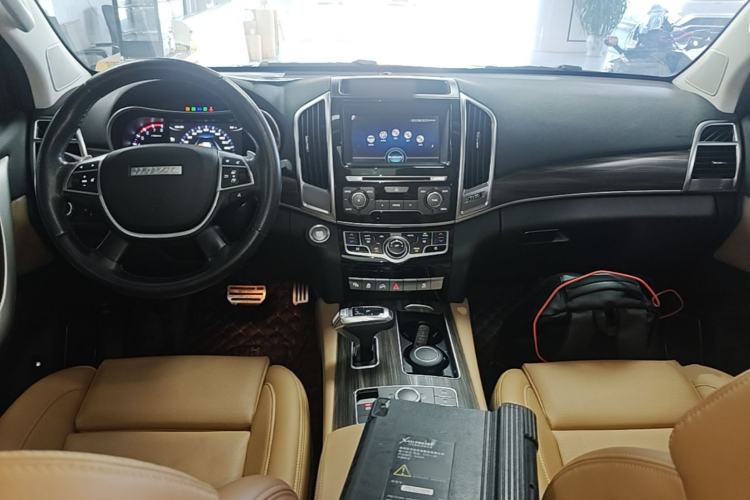 Used Haval H9 2017 2.0T Gasoline 4x4 Premium 5-Seater Center Console