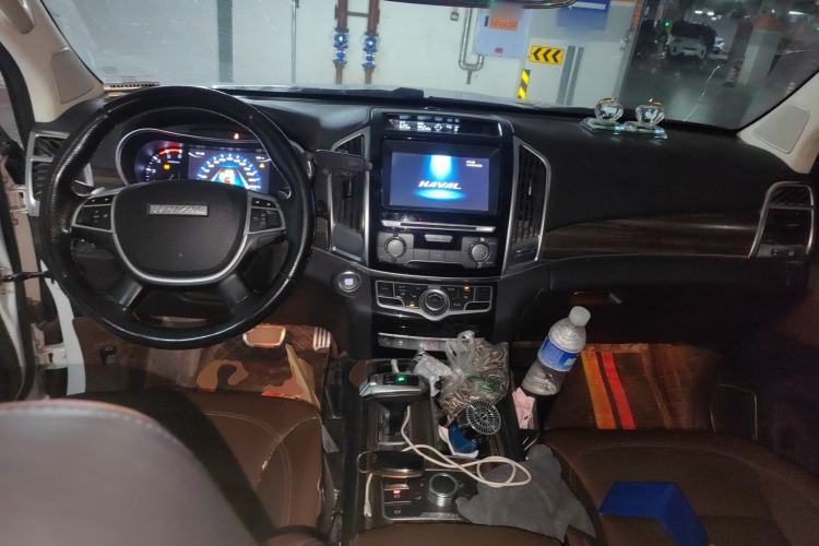 Used Haval H9 2017 2.0T Diesel 4x4 Comfort Edition 7-Seater Center Console