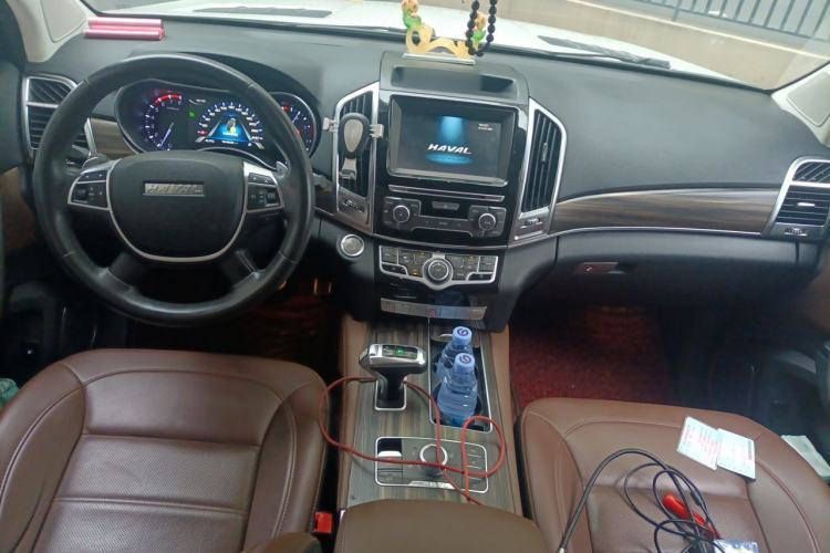 Used Haval H9 2017 2.0T Gasoline 4x4 Luxury 7-Seater Center Console