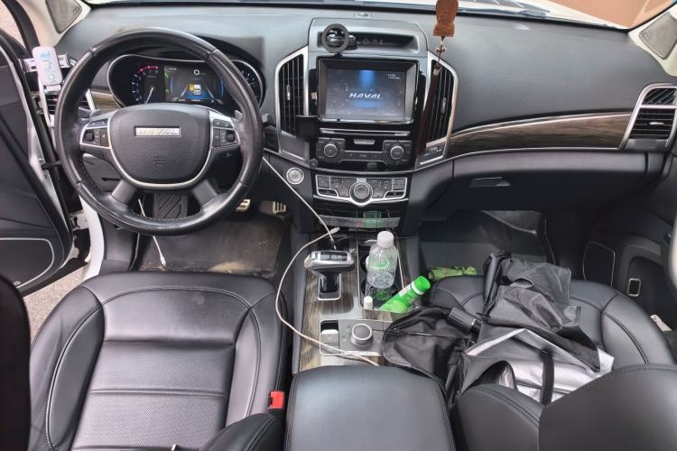 Used Haval H9 2017 2.0T Gasoline 4x4 Luxury 7-Seater Center Console