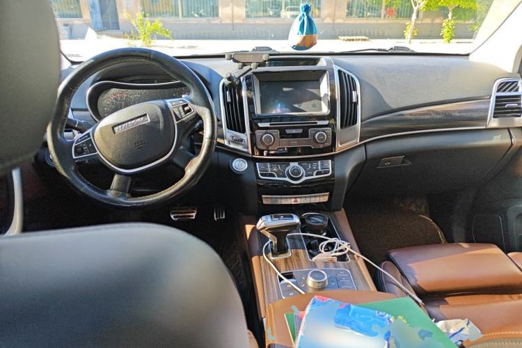 Used Haval H9 2017 2.0T Gasoline 4x4 Prestige Model 7 Seats Center Console