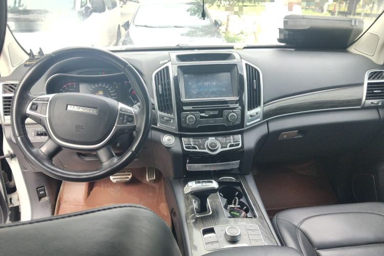Used Haval H9 2017 2.0T Gasoline 4x4 Luxury 7-Seater Center Console