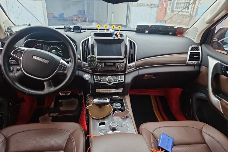 Used Haval H9 2017 2.0T Gasoline 4x4 Luxury 7-Seater Center Console