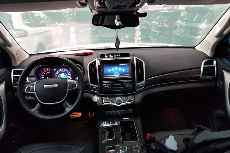 Used Haval H9 2017 2.0T Gasoline 4x4 Comfort Edition 5 Seats Center Console