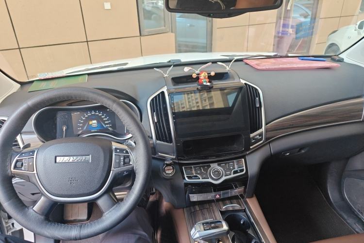 Used Haval H9 2017 2.0T Gasoline 4x4 Luxury 7-Seater Center Console