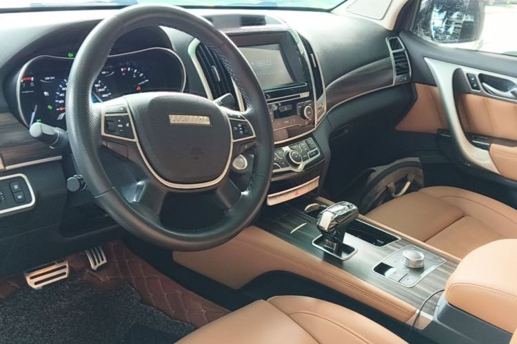 Used Haval H9 2017 2.0T Gasoline 4x4 Premium 5-Seater Center Console