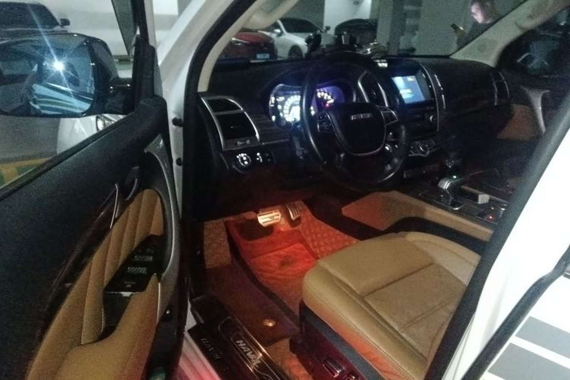 Used Haval H9 2017 2.0T Gasoline 4x4 Premium 5-Seater Driver Seat