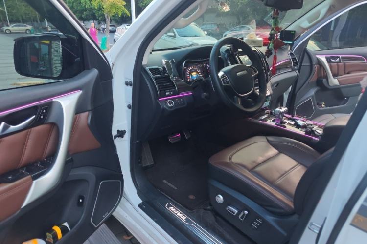 Used Haval H9 2017 2.0T Gasoline 4x4 Luxury 7-Seater Driver Seat