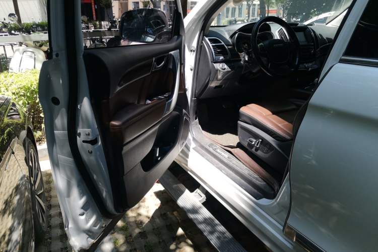 Used Haval H9 2017 2.0T Diesel 4x4 Luxury 7-Seater Driver Seat