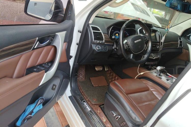 Used Haval H9 2017 2.0T Gasoline 4x4 Prestige Model 7 Seats Driver Seat