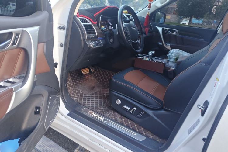 Used Haval H9 2017 2.0T Gasoline 4x4 Luxury 7-Seater Driver Seat