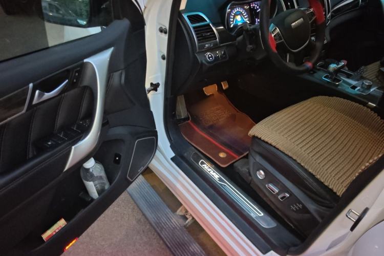 Used Haval H9 2017 2.0T Gasoline 4x4 Luxury 7-Seater Driver Seat