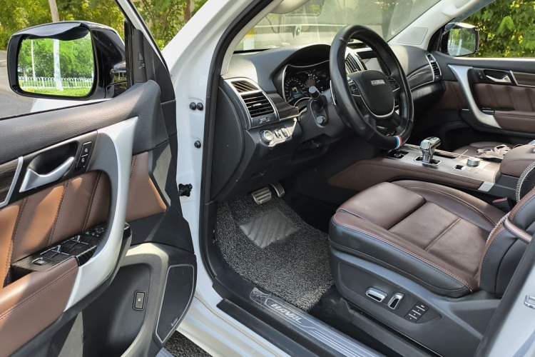 Used Haval H9 2017 2.0T Gasoline 4x4 Premium 5-Seater Driver Seat