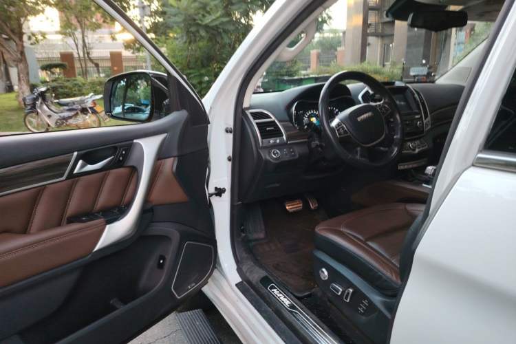 Used Haval H9 2017 2.0T Gasoline 4x4 Luxury 7-Seater Driver Seat