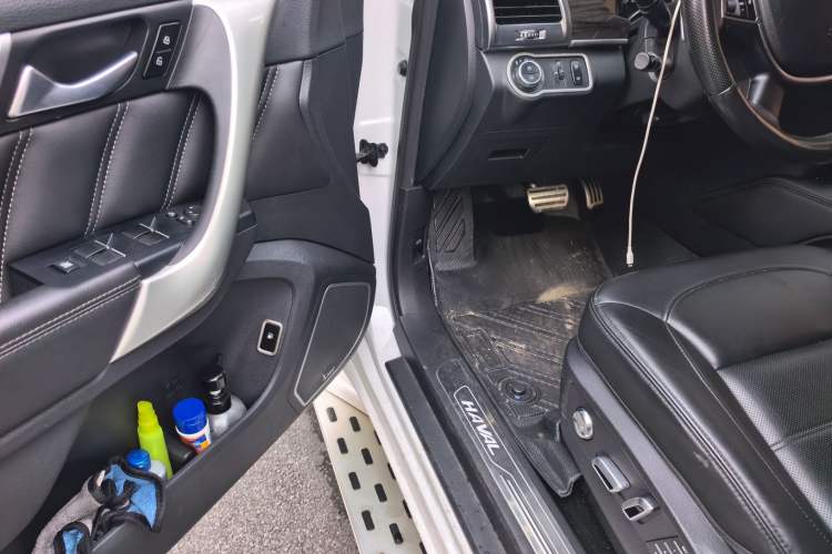 Used Haval H9 2017 2.0T Gasoline 4x4 Luxury 7-Seater Driver Seat