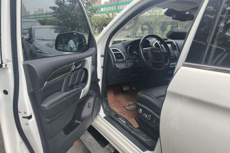 Used Haval H9 2017 2.0T Gasoline 4x4 Luxury 7-Seater Driver Seat