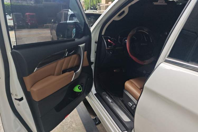 Used Haval H9 2017 2.0T Gasoline 4x4 Premium 5-Seater Driver Seat