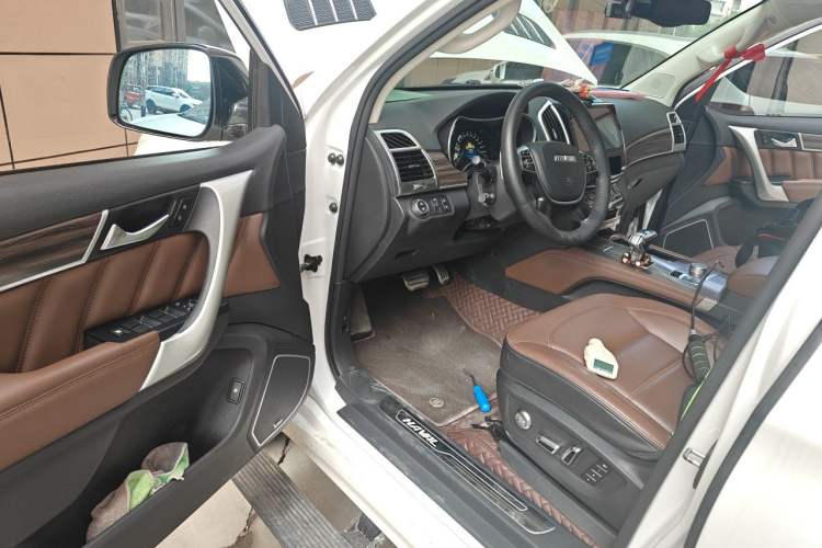 Used Haval H9 2017 2.0T Gasoline 4x4 Luxury 7-Seater Driver Seat