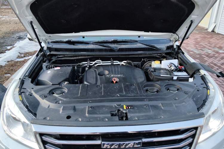 Used Haval H9 2017 2.0T Gasoline 4x4 Luxury 7-Seater Engine Bay