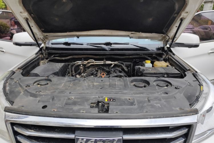 Used Haval H9 2017 2.0T Gasoline 4x4 Premium 5-Seater Engine Bay