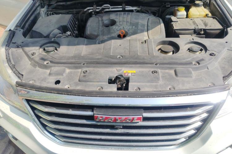 Used Haval H9 2017 2.0T Gasoline 4x4 Luxury 7-Seater Engine Bay