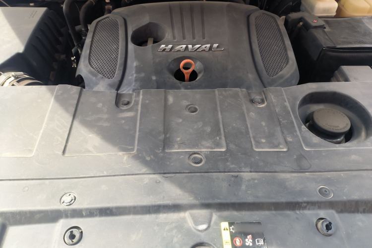 Used Haval H9 2017 2.0T Gasoline 4x4 Luxury 7-Seater Engine Bay