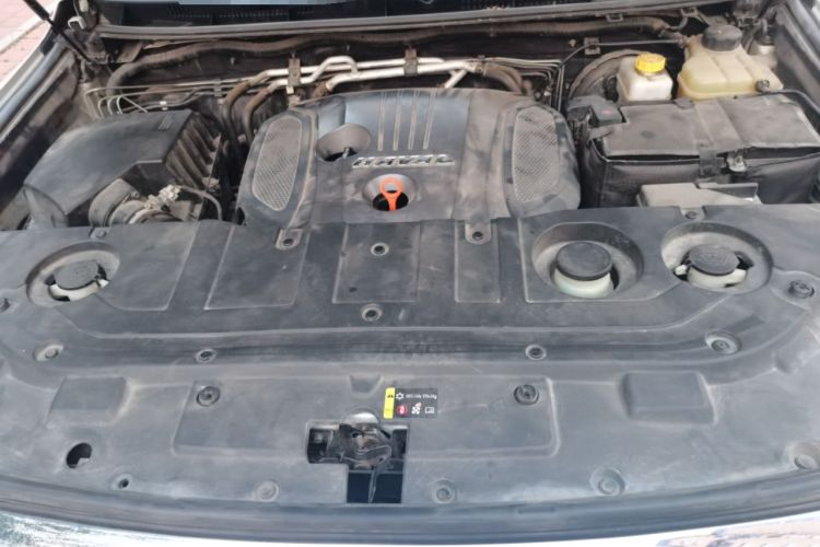 Used Haval H9 2017 2.0T Gasoline 4x4 Luxury 7-Seater Engine Bay
