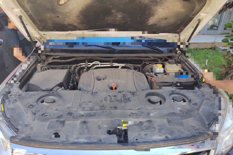 Used Haval H9 2017 2.0T Gasoline 4x4 Premium 5-Seater Engine Bay