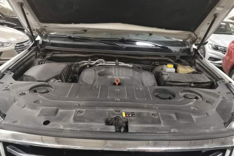 Used Haval H9 2017 2.0T Gasoline 4x4 Luxury 7-Seater Engine Bay