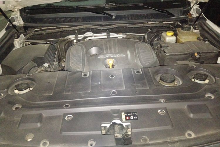 Used Haval H9 2017 2.0T Gasoline 4x4 Prestige Model 7 Seats Engine Bay