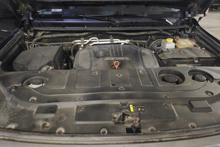 Used Haval H9 2017 2.0T Gasoline 4x4 Premium 5-Seater Engine Bay