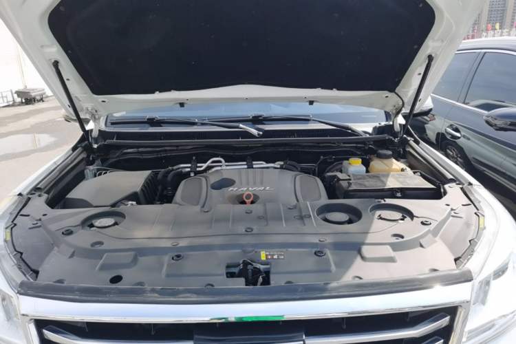 Used Haval H9 2017 2.0T Gasoline 4x4 Premium 5-Seater Engine Bay