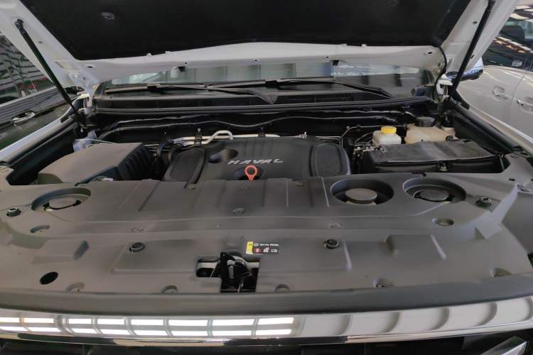Used Haval H9 2017 2.0T Gasoline 4x4 Premium 5-Seater Engine Bay