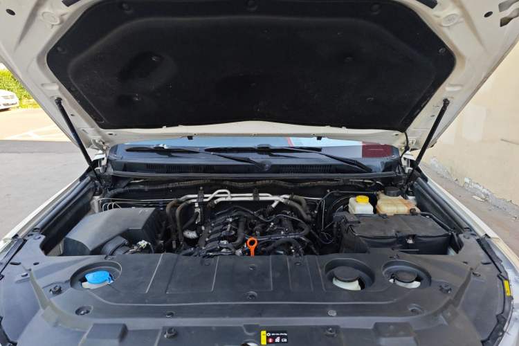 Used Haval H9 2017 2.0T Gasoline 4x4 Premium 5-Seater Engine Bay