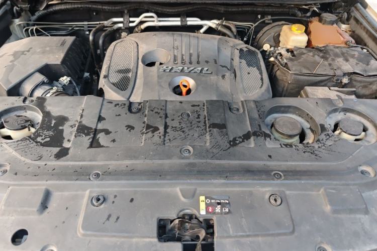 Used Haval H9 2017 2.0T Gasoline 4x4 Luxury 7-Seater Engine Bay