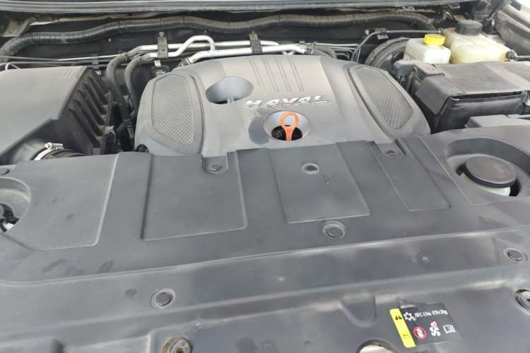 Used Haval H9 2017 2.0T Gasoline 4x4 Luxury 7-Seater Engine Bay