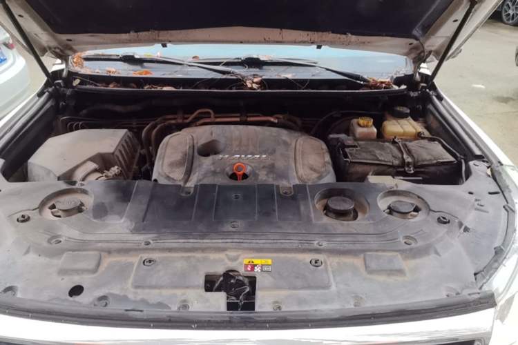 Used Haval H9 2017 2.0T Gasoline 4x4 Luxury 7-Seater Engine Bay