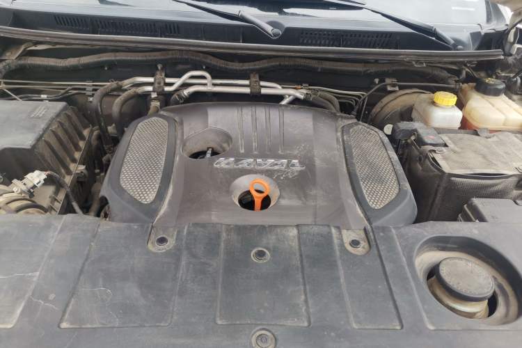 Used Haval H9 2017 2.0T Gasoline 4x4 Luxury 7-Seater Engine Bay