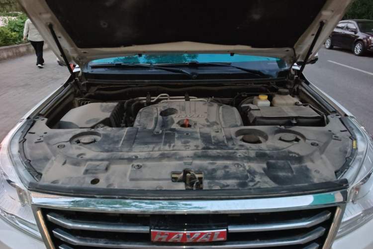 Used Haval H9 2017 2.0T Gasoline 4x4 Luxury 7-Seater Engine Bay
