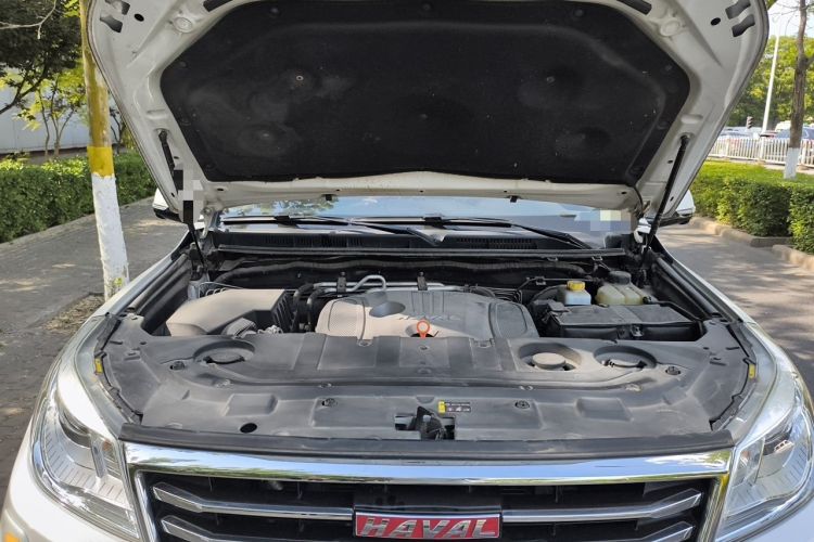 Used Haval H9 2017 2.0T Gasoline 4x4 Premium 5-Seater Engine Bay