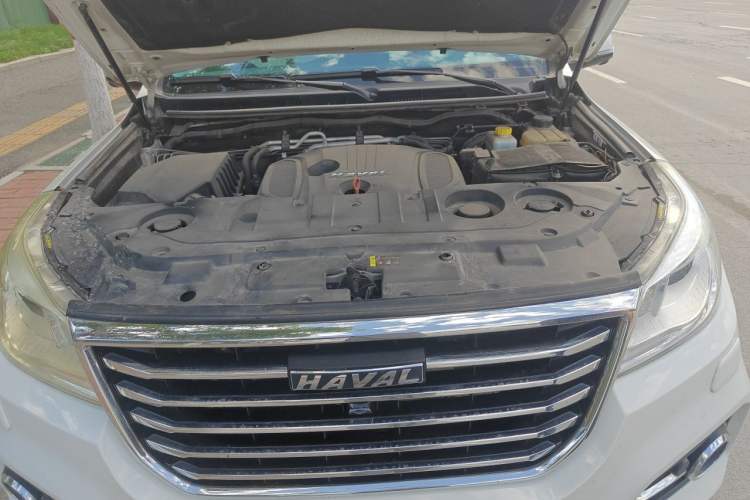 Used Haval H9 2017 2.0T Gasoline 4x4 Luxury 7-Seater Engine Bay
