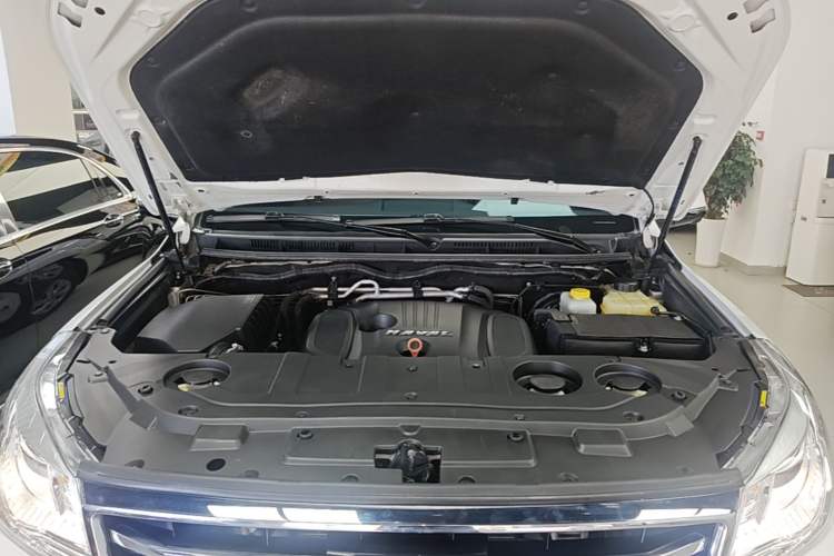 Used Haval H9 2017 2.0T Gasoline 4x4 Premium 5-Seater Engine Bay