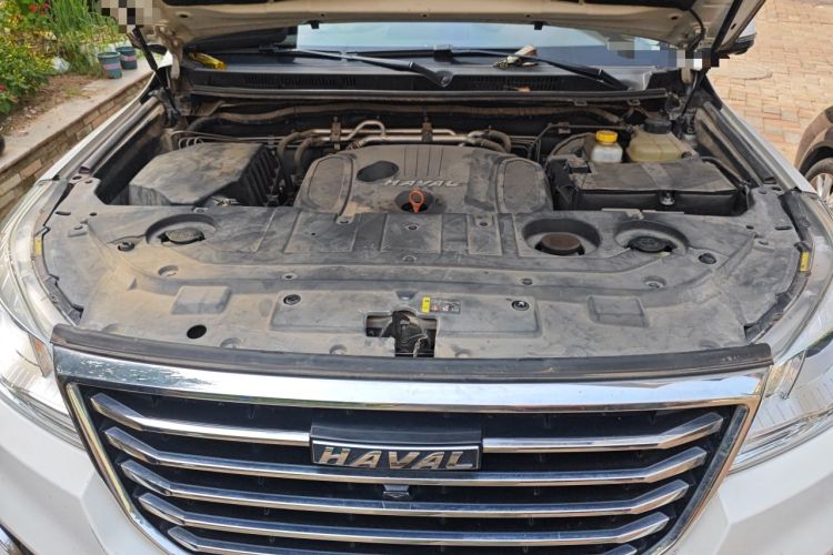 Used Haval H9 2017 2.0T Gasoline 4x4 Luxury 7-Seater Engine Bay