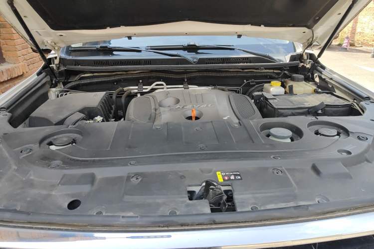 Used Haval H9 2017 2.0T Gasoline 4x4 Luxury 7-Seater Engine Bay