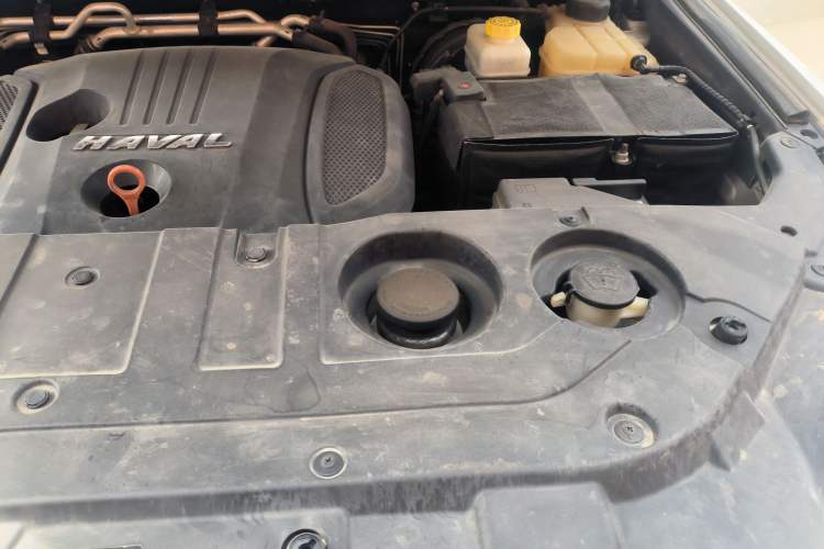 Used Haval H9 2017 2.0T Gasoline 4x4 Luxury 7-Seater Engine Bay Left