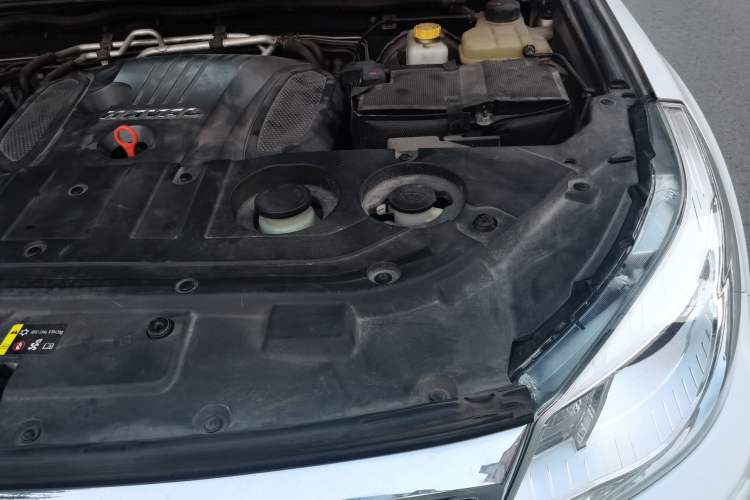 Used Haval H9 2017 2.0T Gasoline 4x4 Luxury 7-Seater Engine Bay Left